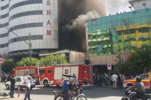 آتش‌سوزی ساختمان اداری۱۰ طبقه در خیابان آفریقا 