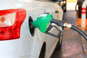 اظهارات متناقض بهارستانی‌ها درباره بنزین
