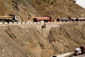 توقف دو هزار دستگاه کامیون تجاری پاکستان در مرز افغانستان