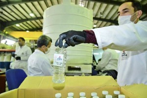 تولید بیش از ۶۰ هزار بطری محلول ضدعفونی‌کننده در شرکت پژوهش و فناوری پتروشیمی