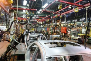 تولید محصولات رنو متوقف نمی شود