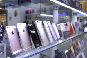 ترخیص ۱۳ میلیون تلفن همراه از گمرکات کشور