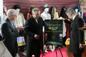 رونمایی از نخستین مجوز خانه گردشگری البسه اقوام ایرانی