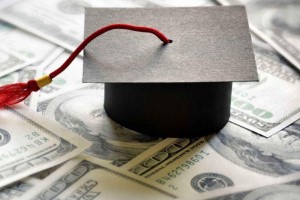 دانشجویان لیسانس خارج از کشور ارز دانشجویی می گیرند