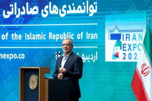 از حضور سرمایهگذاران در ایران استقبال میکنیم