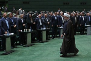 حمایت قاطعانه از دولت ضروری است