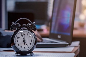 کارمندان پس از ساعت۱۳ دورکار میشوند