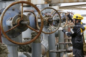 کاهش تولید نفت روسیه در آستانه مذاکره با عربستان