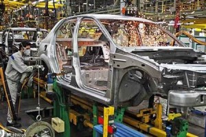 تعداد خودروهای خوابیده در کف کارخانهها به ۷۰ هزار دستگاه رسید