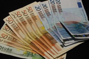 شیوه نامه وصول حق تمبر سفته های ارزی به بانک مرکزی رسید