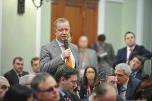 تجارت با ایران و روسیه را ادامه می دهیم